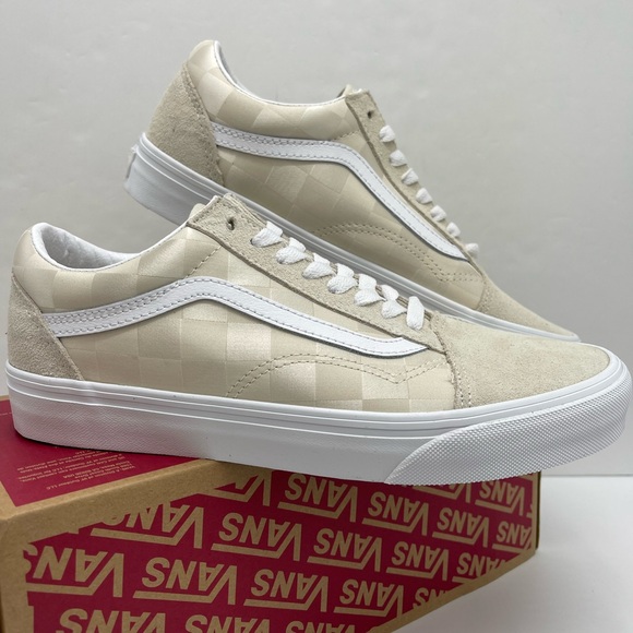 Vans Men’s Old Skool
Satin Checkerboard Turtle Sneakers 
VN000D5NDJR - Picture 10 of 16